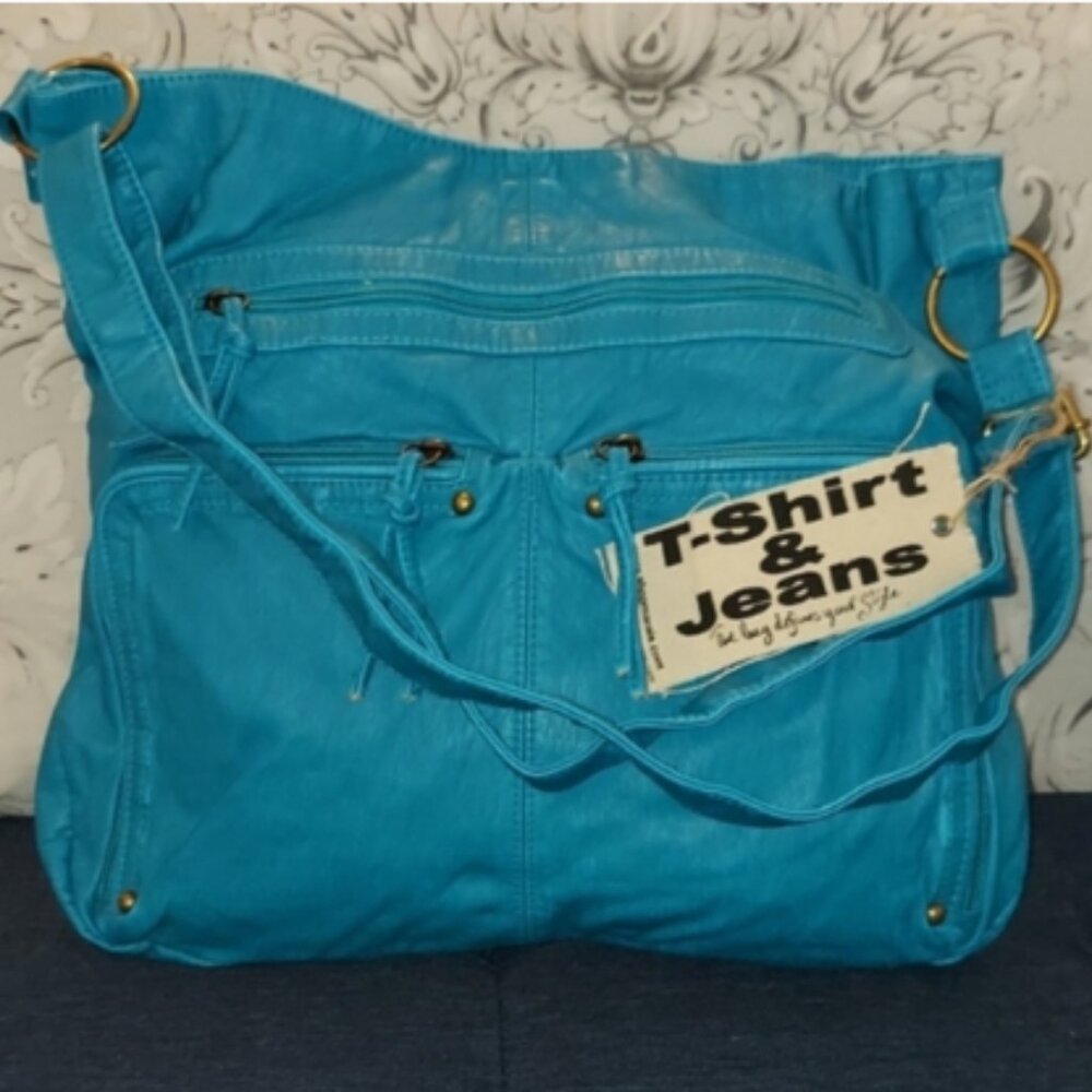 T-Shirt & Jeans Crossbody